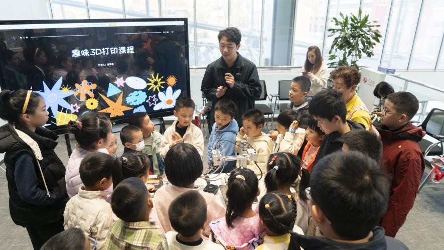 “三维造物师”课堂。人民网张志强 摄